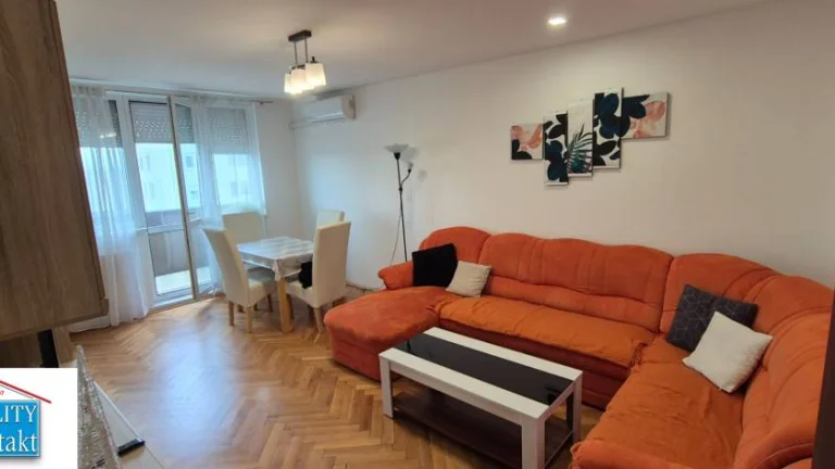 Na PREDAJ prerobený 3 izbový BYT s balkónom- širšie CENTRUM