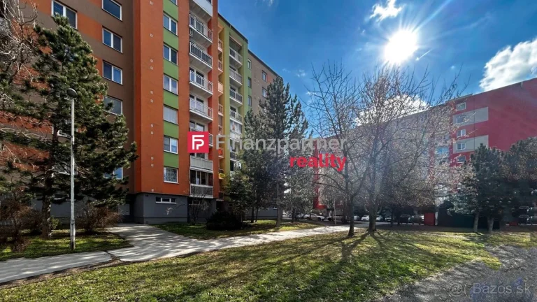 REZERVOVANÝ Zrekonštruovaný slnečný 3 izbový byt, Piešťany
