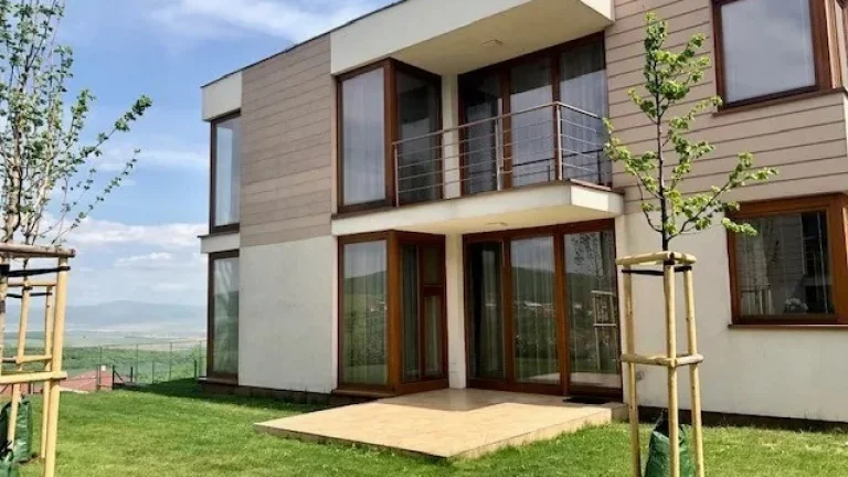 Slnečný 6 izbový rodinný dom s bazénom v Kavečanoch - Košice