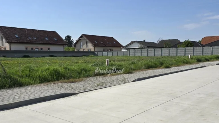 Pinky real – Od snov k základom –Slovenská nová Ves