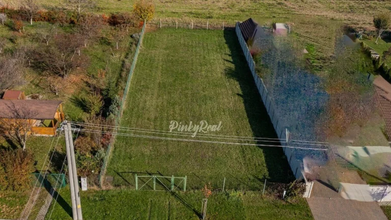 Slnečný pozemok 878 m2 v skvelej lokalite