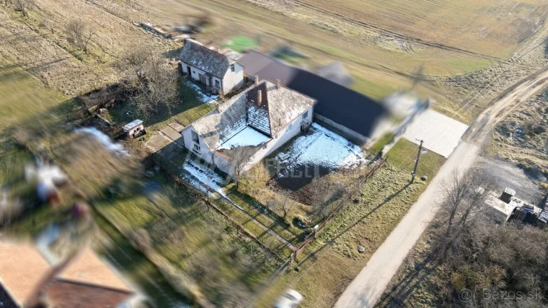 Rodinný dom v málo vídanej lokalite s nadštandardným pozemko