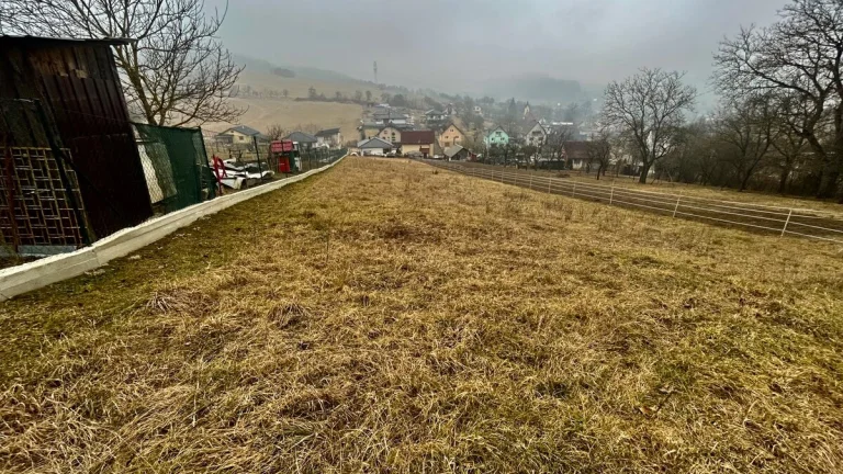 Krásny pozemok v Hornom Moštenci