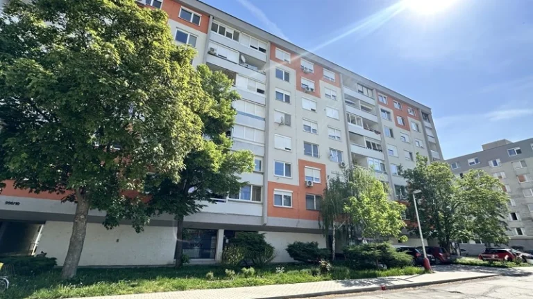 Veľký 2 izbový byt pripravený na rekonštrukciu 64m2, 7/7