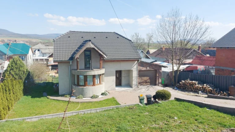 Tehlový rodinný dom s garážou - Kecerovce okr. Košice