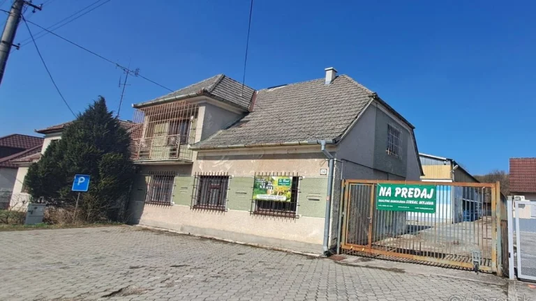Ponúkame na predaj výrobnú halu spolu s rodinným domom.