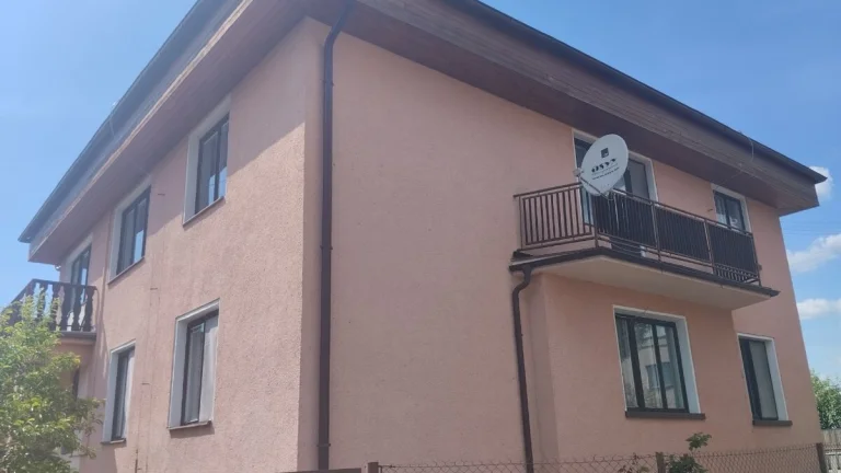 Dvojbytový dom na veľkom pozemku