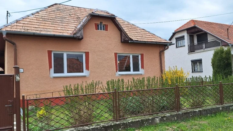 Predám rodinný dom v obci Dolinka, pozemok 1375m2