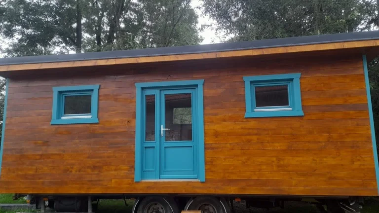 Tiny house