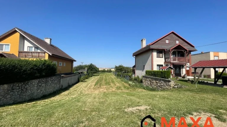 Pozemok, Rovensko