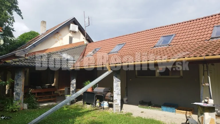 Viacgeneračný priestranný dom po kompletnej rekonštrukcii ,