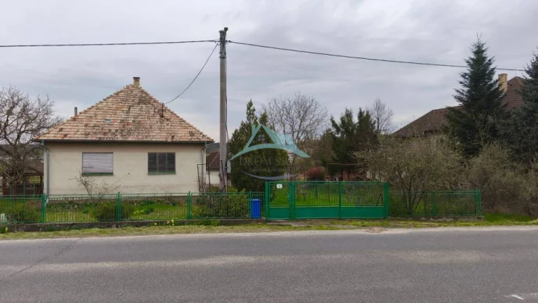 Rodinný dom s veľkým pozemkom (1572m2), Záhorce okres Veľký