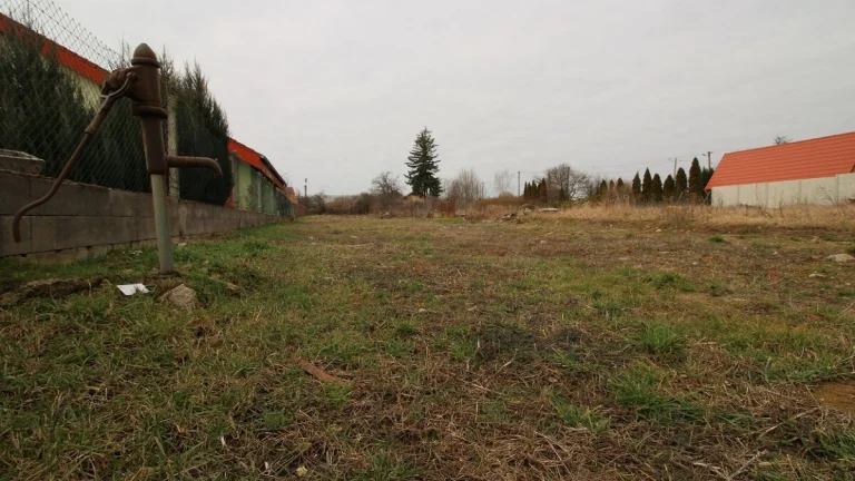 STAVEBNÝ POZEMOK - TESÁRSKE MLYŇANY
