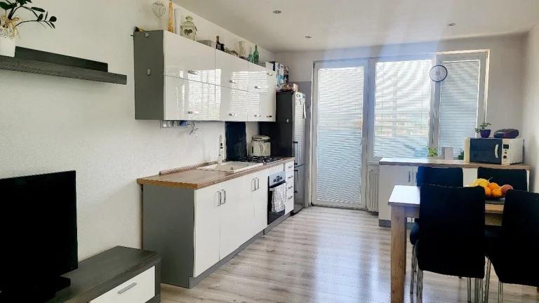 3 i byt, ul. ŠKARVANA/PRIEVIDZA – 74 m2 + 2 x lodžia