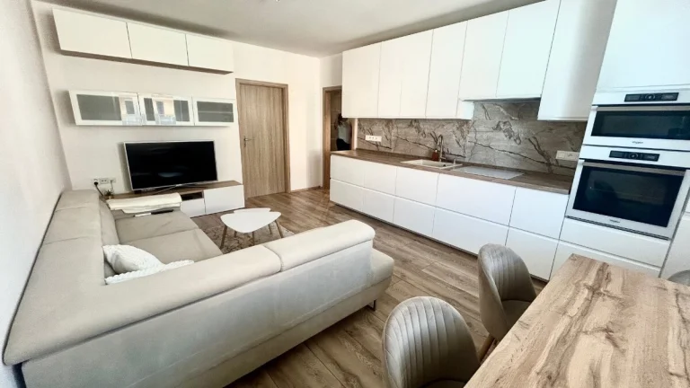 Krásny klimatizovaný 3 izbový byt Muškát 800,- Eur