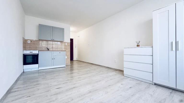 GARSÓNKA S BALKÓNOM - DOLNÝ KUBÍN