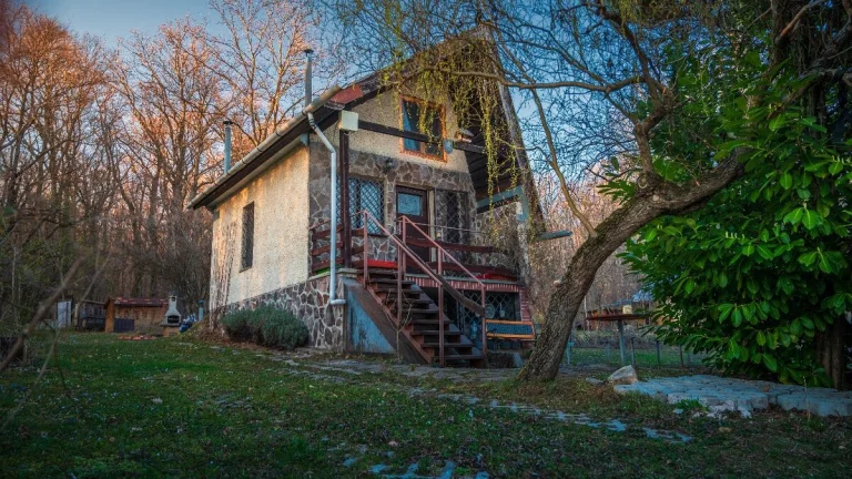 Predám chatu – Jelenec vinohrady, 1956 m²