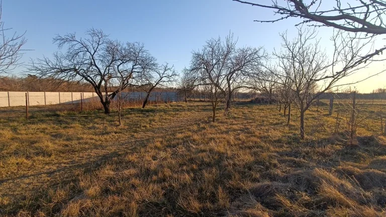 Investičný pozemok v obci Lehnice- 1740 m2