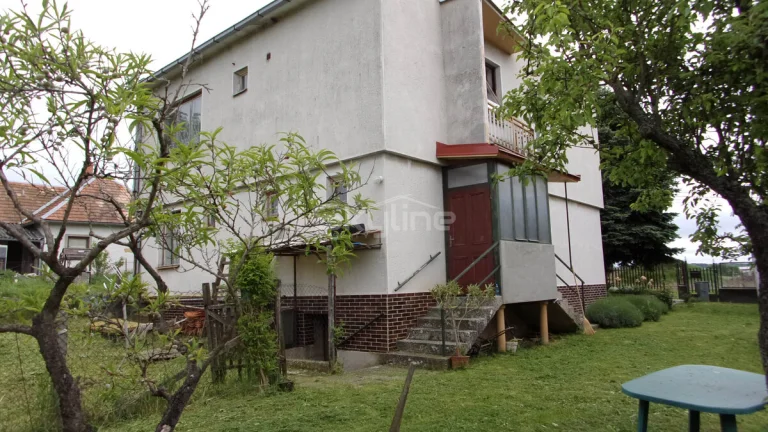 Výrazná zľava - priestranný dvojpodlažný rodinný dom, tichá