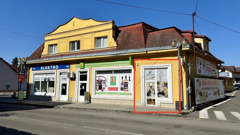 VŠESTRANNÝ PRIESTOR PRIAMO NA CHODNÍKU V CENTRE MESTA