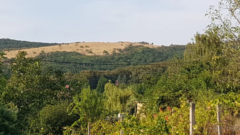 Predám stavebný pozemok na Zobore v Nitre 1145m2.