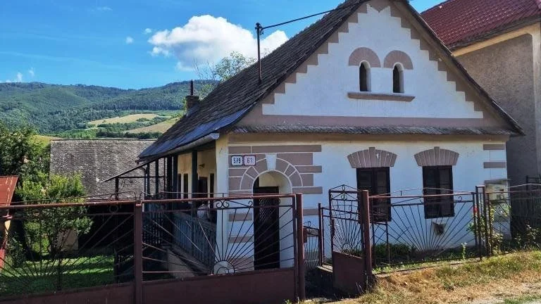 Malebný Rodinný dom v pokojnej obci Klenovec