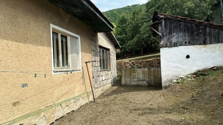 REZERVOVANÝ Rodinný dom v tichej obci Ráztoka