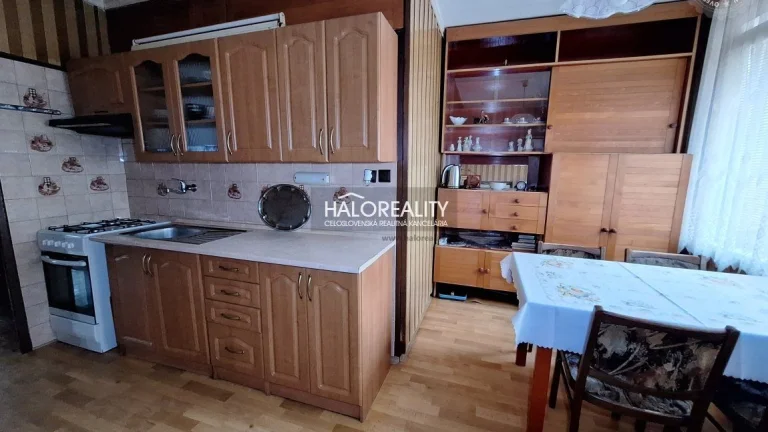 HALO reality - Predaj, trojizbový byt Prievidza, Dlhá Ulica