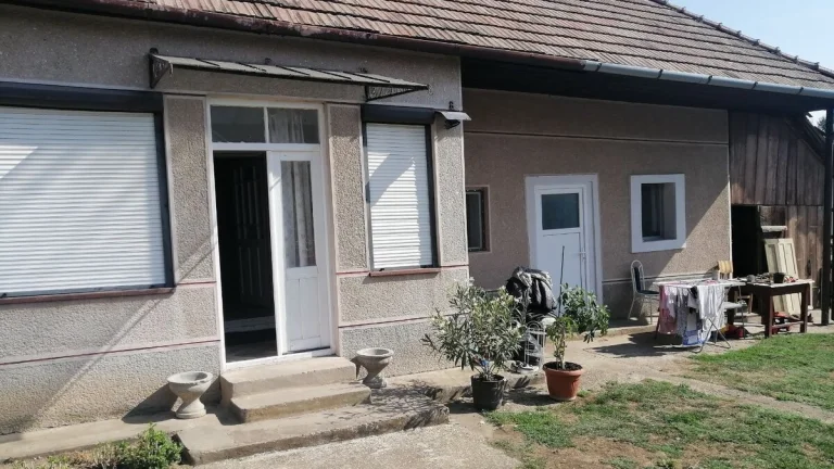Na predaj dom s vinicou v obci Farná