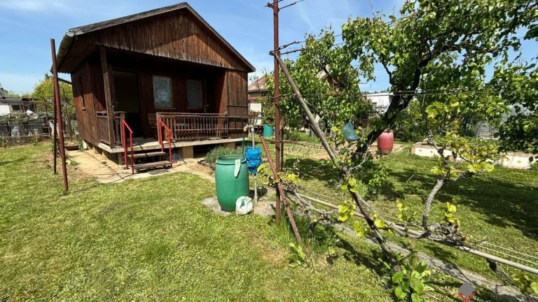 Murovaná záhradná chatka Topoľčany
