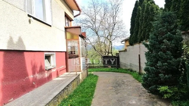 V PONUKE NA PREDAJ RD V SEDMEROVCI S VÝMEROU POZEMKU 865 M2.