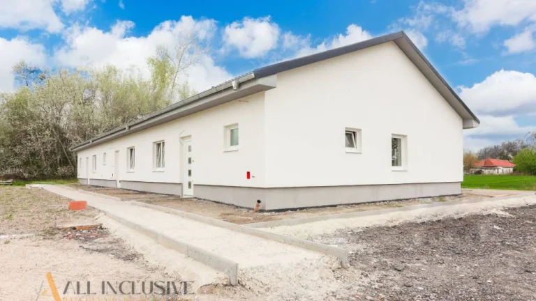 ALL INCLUSIVE l NA PREDAJ 3 MODERNÉ RODINNÉ DOMY V OBCI BLAH