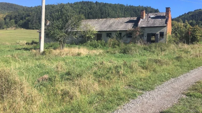 Poľnohospodárske budovy s pozemkom