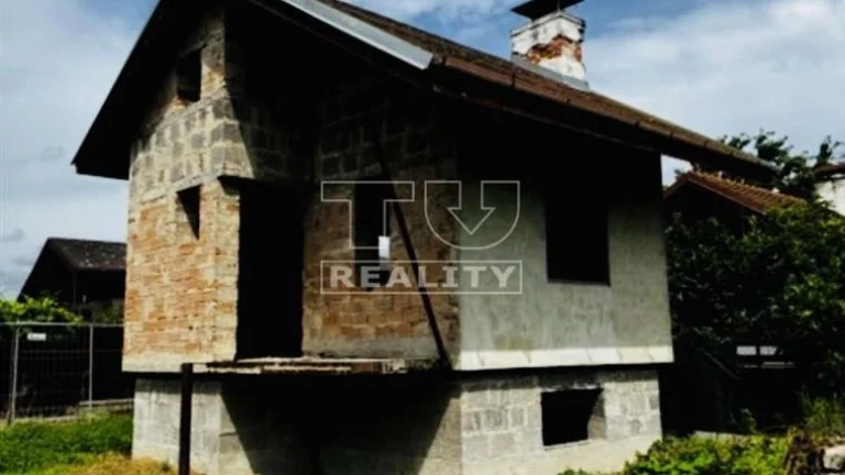 Rekreačný klenot pri Dunaji-rozostavaný domček v...