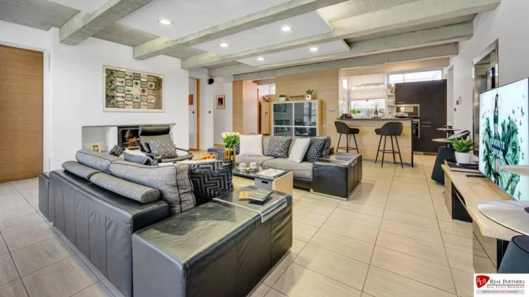 Predaj moderná 5 izbová vila, 265 m2, pozemok 953 m2, bazén,