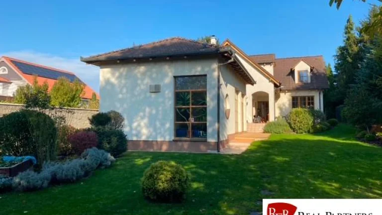 Predaj luxusná 5 izbová Vila,440 m2,pozemok 1061m2,garáž,baz