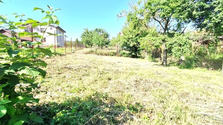 Stavebný pozemok v pokojnej časti obce Žirany