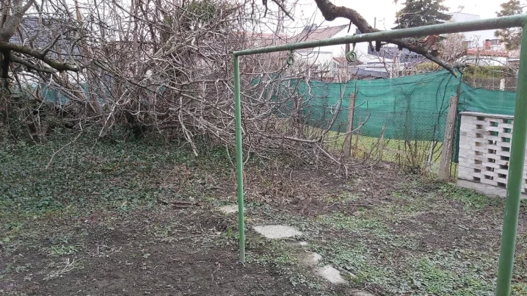 Pozemok so staršim RD na na Listovej ulici.