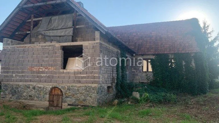 Hrubá stavba domu na ideálnom pozemku, platné stav.povolenie