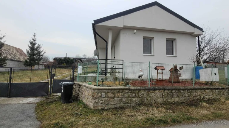 RODINNÝ DOM v obci BREZINA. 30 km od KOŠÍC, POZEMOK 2710 m2