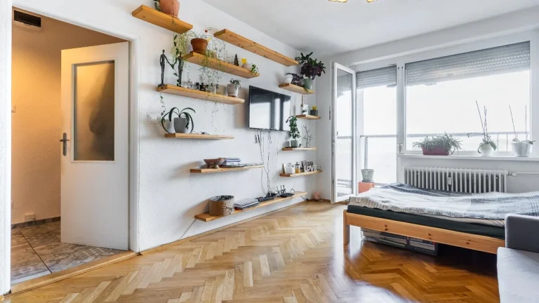 Predám 1 IZBOVÝ BYT, 42m2, LOGGIA, KOŠICE, STARÉ MESTO