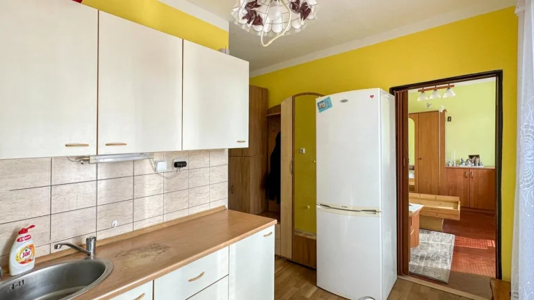 Slnečný 1izbový bytík v obci Hliník nad Hronom (ul. Str