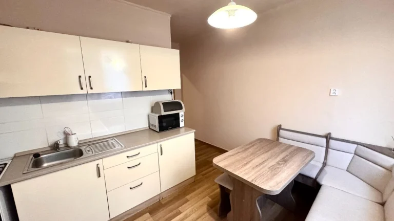 Na predaj zariadený 1izbový byt 40 m2 v N. Zámkoch