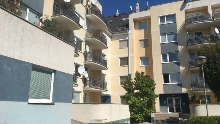 Máte sedačku a posteľ? 2-izbový BYT s terasou pri parku