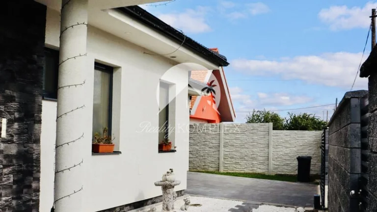 Reality KOMPLEX s.r.o., Vám ponúka na predaj 4-izbový rodinn