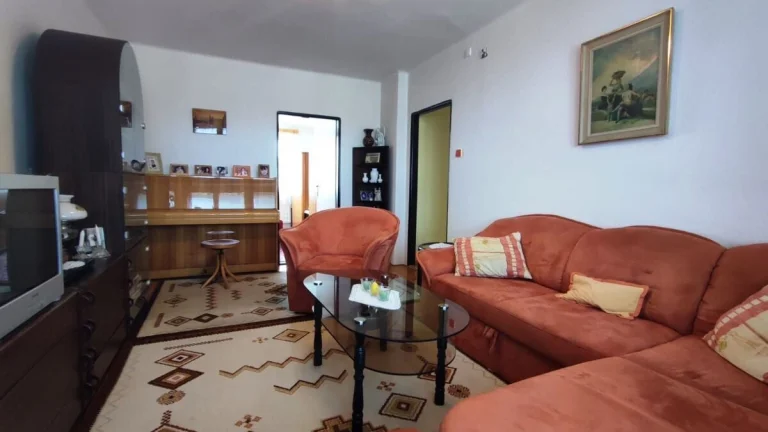 Predám 3 izbový byt Šárovce, okres Levice