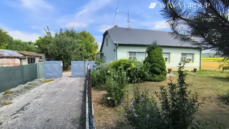 Rodinná farma s rodinným domom a pozemkami na predaj