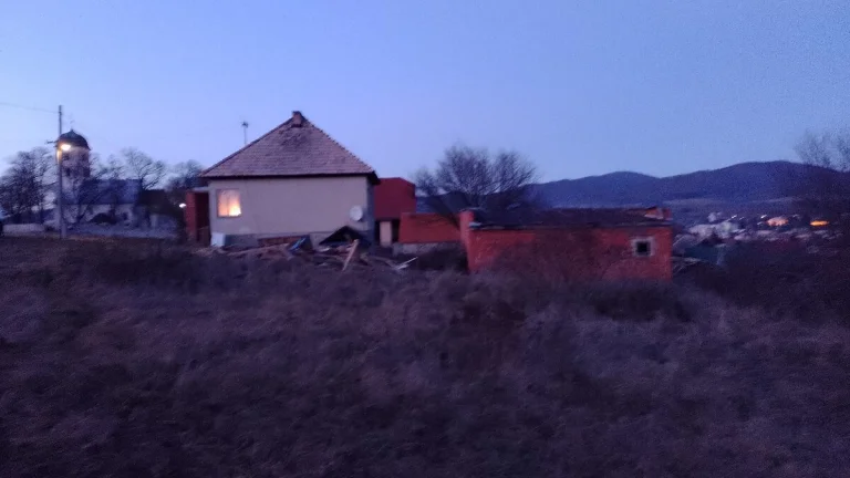 Predám rodinný dom s pozemkom