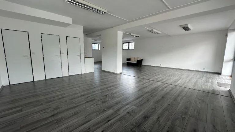Na prenájom obchodný priestor 92m2 - Voľný Ihned