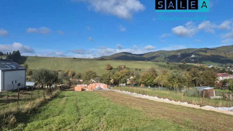 STRÁNSKE - SLNEČNÝ STAVEBNÝ POZEMOK 694 m2 PRIPRAVENÝ PRE VÝ